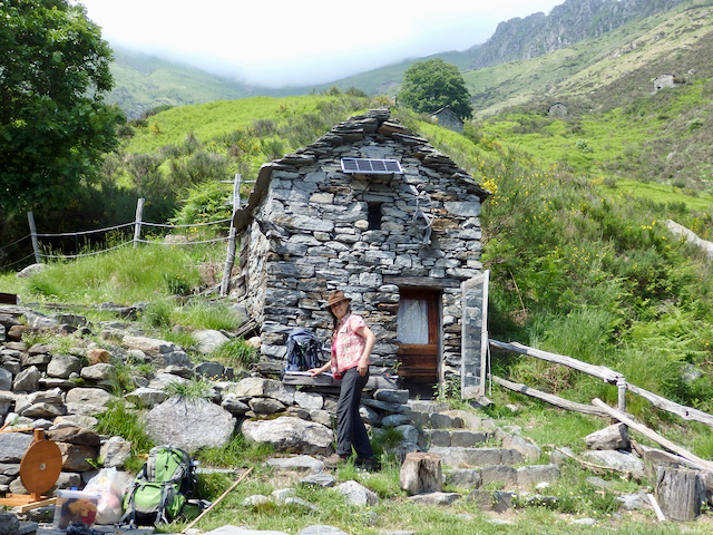 A short written description about the image. Very good for accessibility, AL machine learning and search engine optimisation.