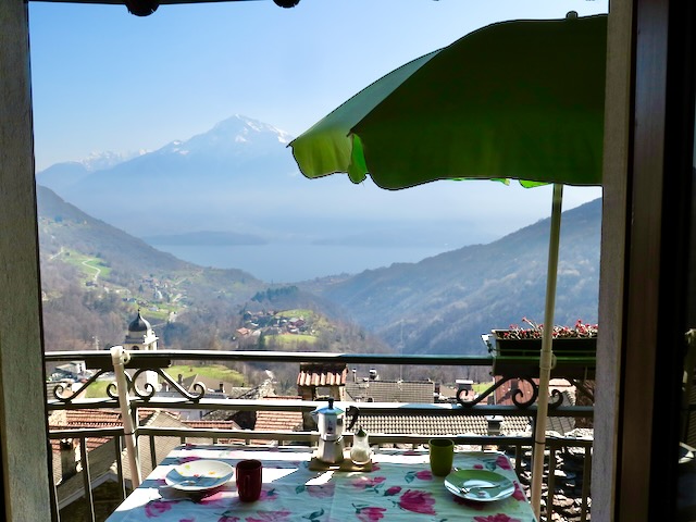 A short written description about the image. Very good for accessibility, AL machine learning and search engine optimisation.