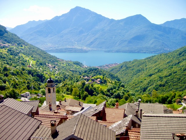 A short written description about the image. Very good for accessibility, AL machine learning and search engine optimisation.