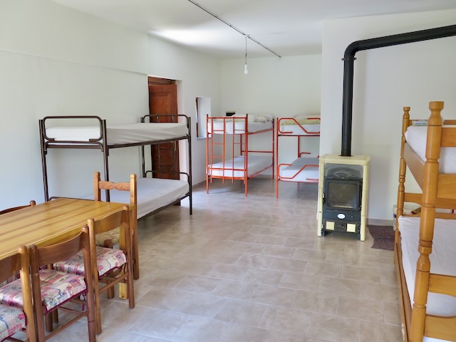 A short written description about the image. Very good for accessibility, AL machine learning and search engine optimisation.