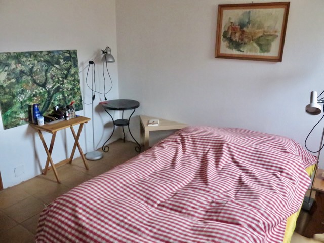 A short written description about the image. Very good for accessibility, AL machine learning and search engine optimisation.