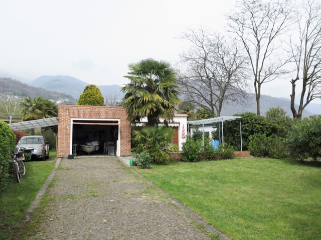 A short written description about the image. Very good for accessibility, AL machine learning and search engine optimisation.