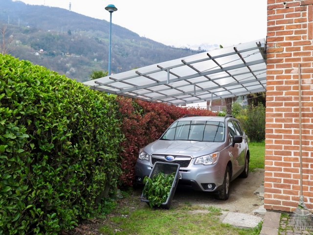 A short written description about the image. Very good for accessibility, AL machine learning and search engine optimisation.