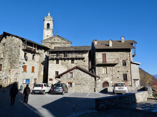 A short written description about the image. Very good for accessibility, AL machine learning and search engine optimisation.