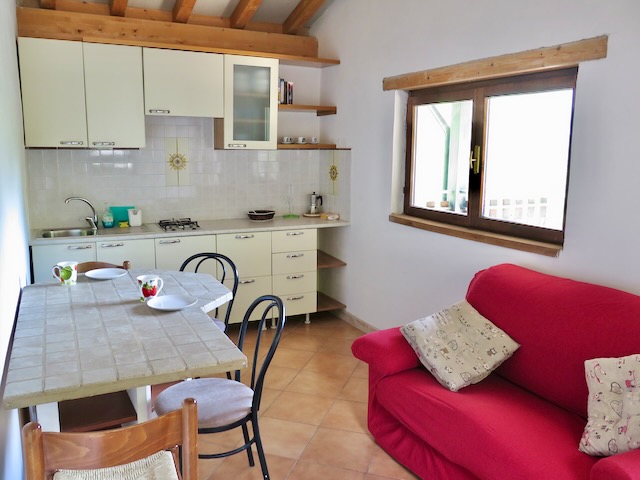 A short written description about the image. Very good for accessibility, AL machine learning and search engine optimisation.