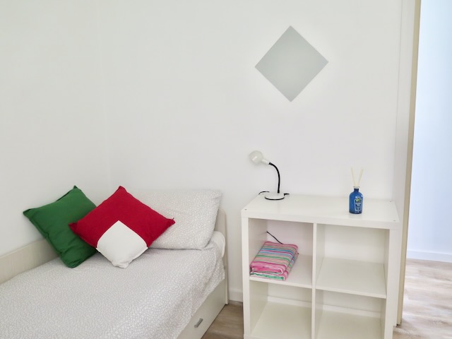 A short written description about the image. Very good for accessibility, AL machine learning and search engine optimisation.