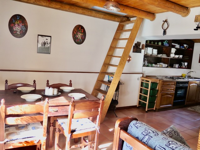 A short written description about the image. Very good for accessibility, AL machine learning and search engine optimisation.