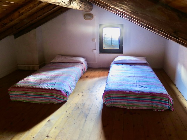 A short written description about the image. Very good for accessibility, AL machine learning and search engine optimisation.