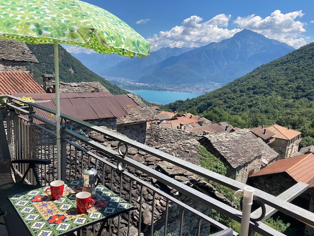 A short written description about the image. Very good for accessibility, AL machine learning and search engine optimisation.