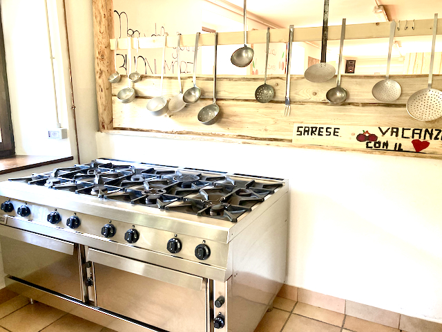 A short written description about the image. Very good for accessibility, AL machine learning and search engine optimisation.