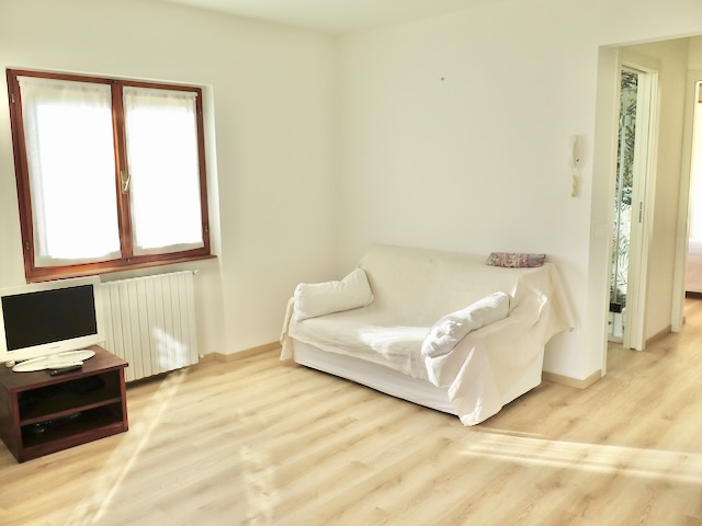 A short written description about the image. Very good for accessibility, AL machine learning and search engine optimisation.