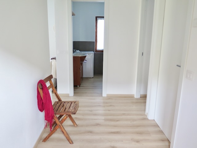 A short written description about the image. Very good for accessibility, AL machine learning and search engine optimisation.