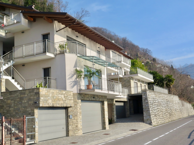 A short written description about the image. Very good for accessibility, AL machine learning and search engine optimisation.