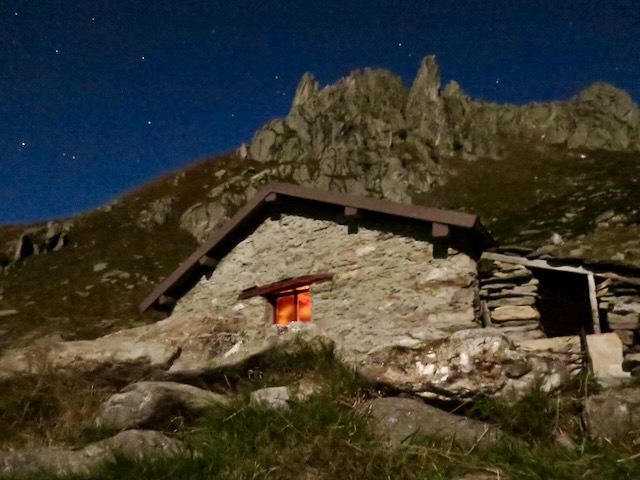 A short written description about the image. Very good for accessibility, AL machine learning and search engine optimisation.