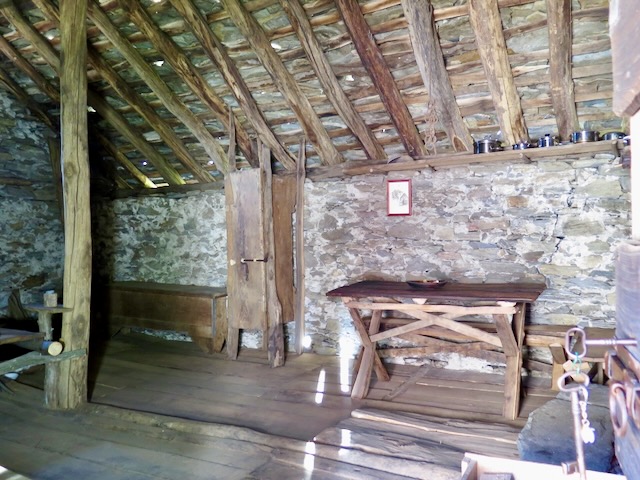 A short written description about the image. Very good for accessibility, AL machine learning and search engine optimisation.